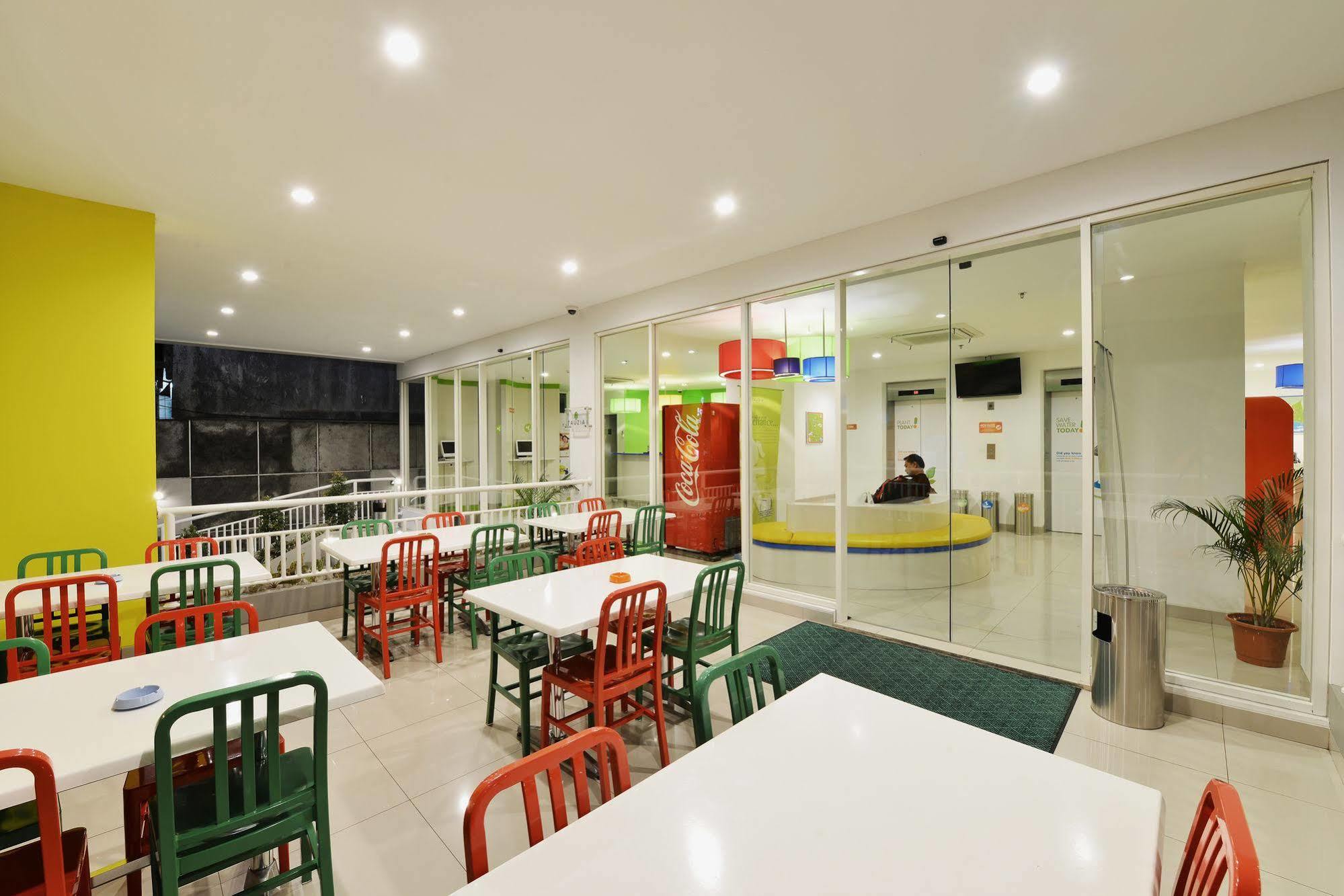 Pop! Hotel Malioboro - Джокьякарта Экстерьер фото